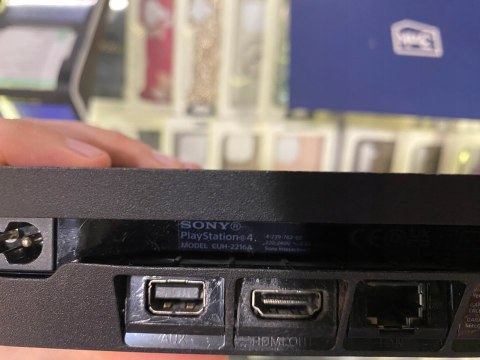 Konsola Sony PlayStation 4 slim 500 GB czarny + Kontroler