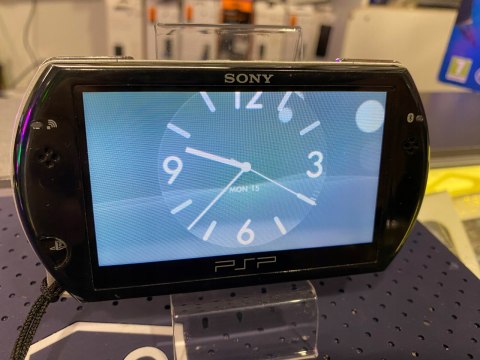 Konsola Sony PSP GO N1004 + karta pamięci